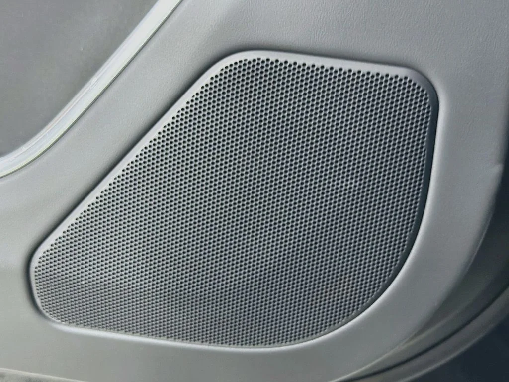 New 2026 Santorini Black Land Rover SE 7 Seats image 19