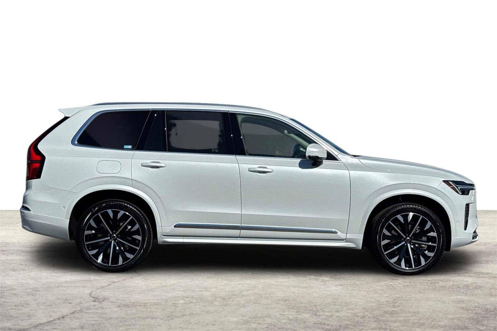 2026 Volvo XC90 Plus - Photo 8