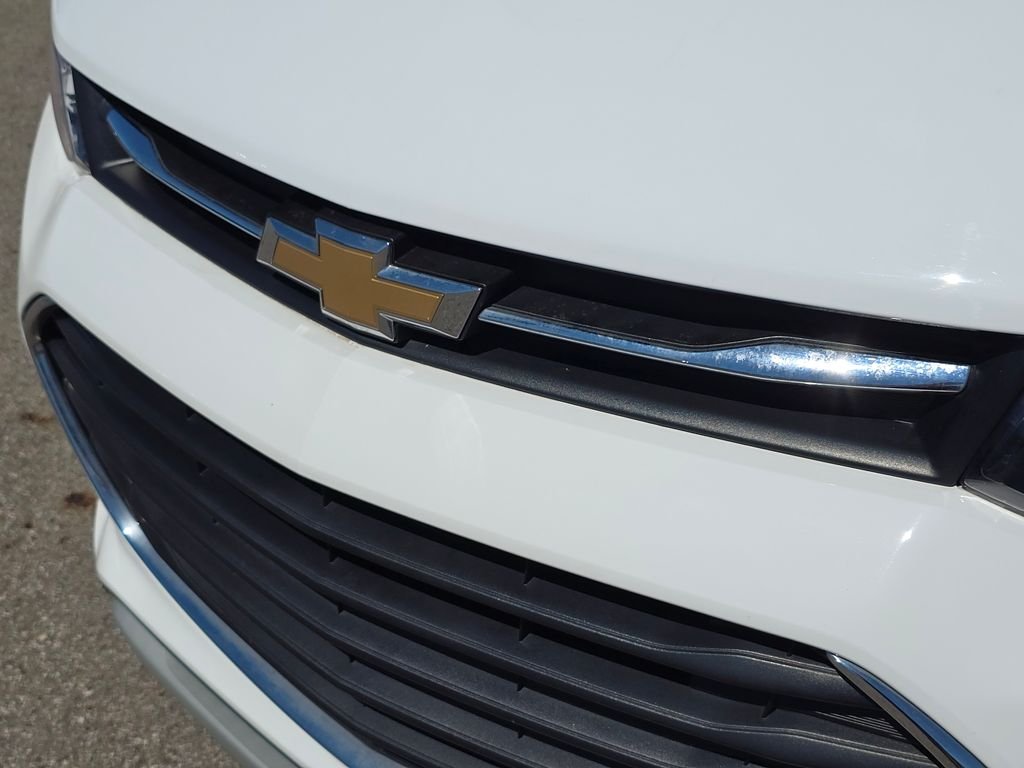 Used 2022 White Chevrolet LT image 13