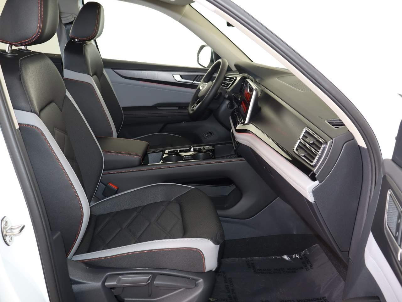 New 2026 OPAL WHITE PEARL Volkswagen Peak Edition 4Motion image 12