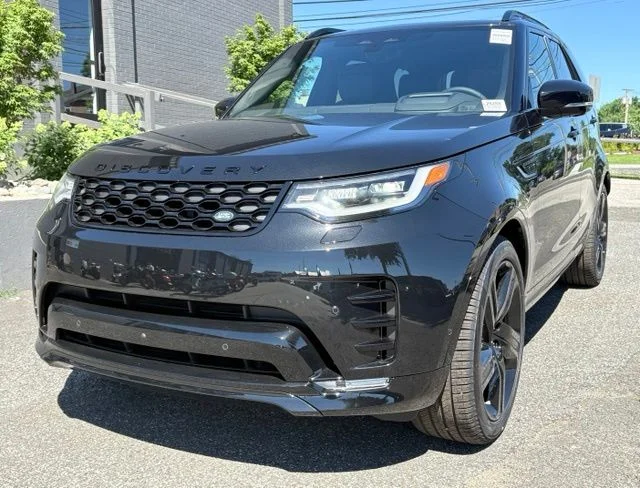 New 2026 Santorini Black Land Rover Dynamic SE image 3