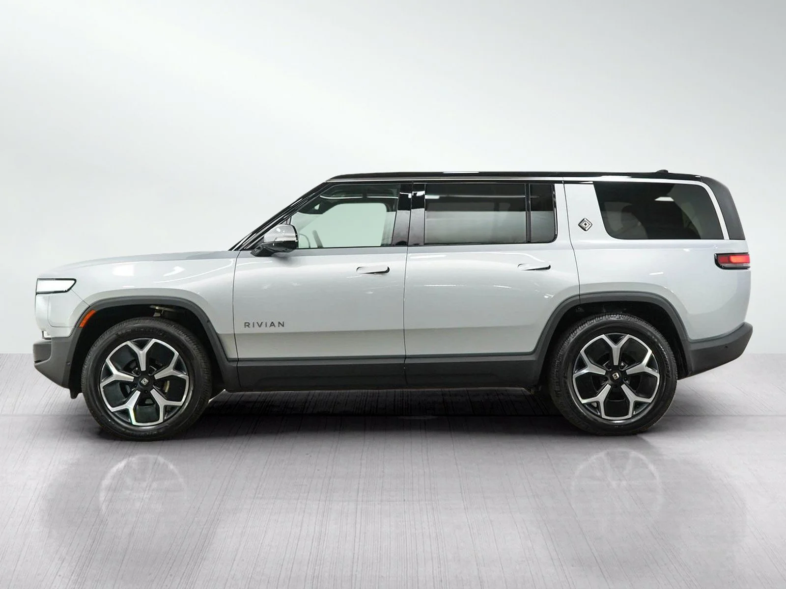 Used 2024 Rivian R1S Adventure with VIN 7PDSGBBAXRN044294 for sale in Wayzata, MN