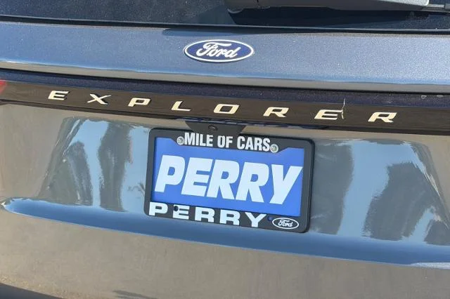 New 2027 Carbonized Gray Metallic Ford Active image 49