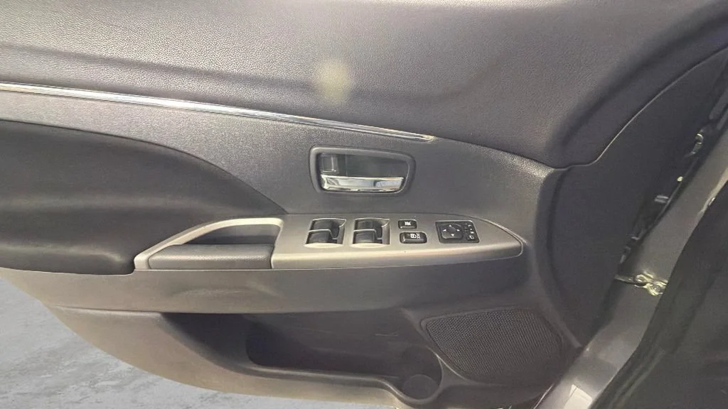 Used 2020  Mitsubishi ES 2.0 image 25