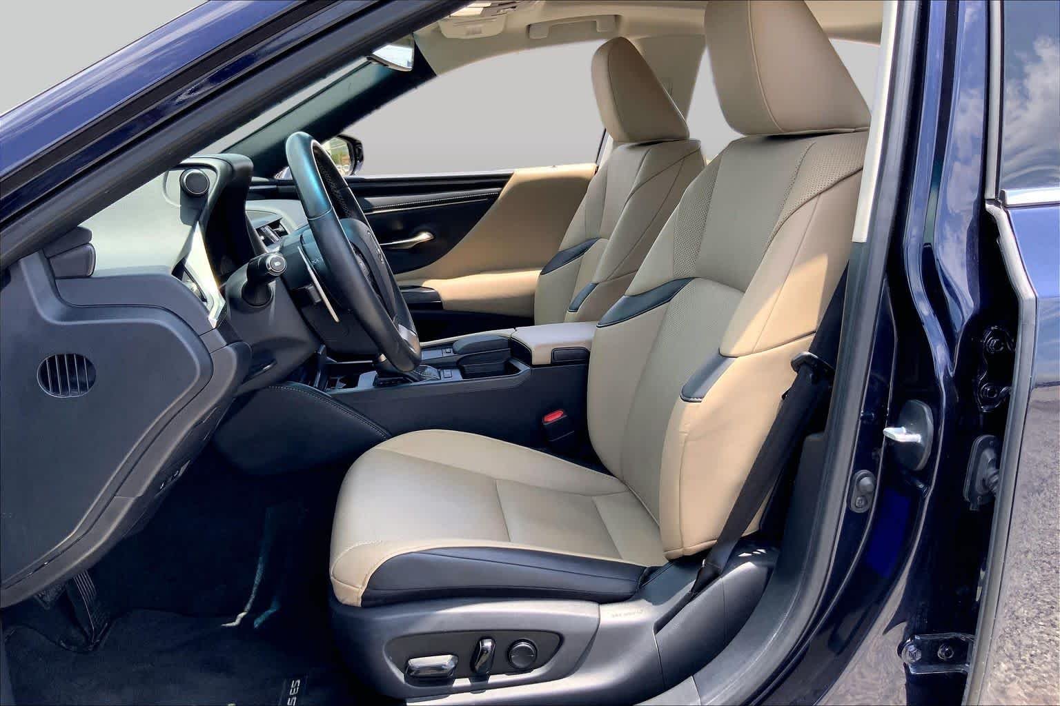 Used 2019 Nightfall Mica Lexus  image 8