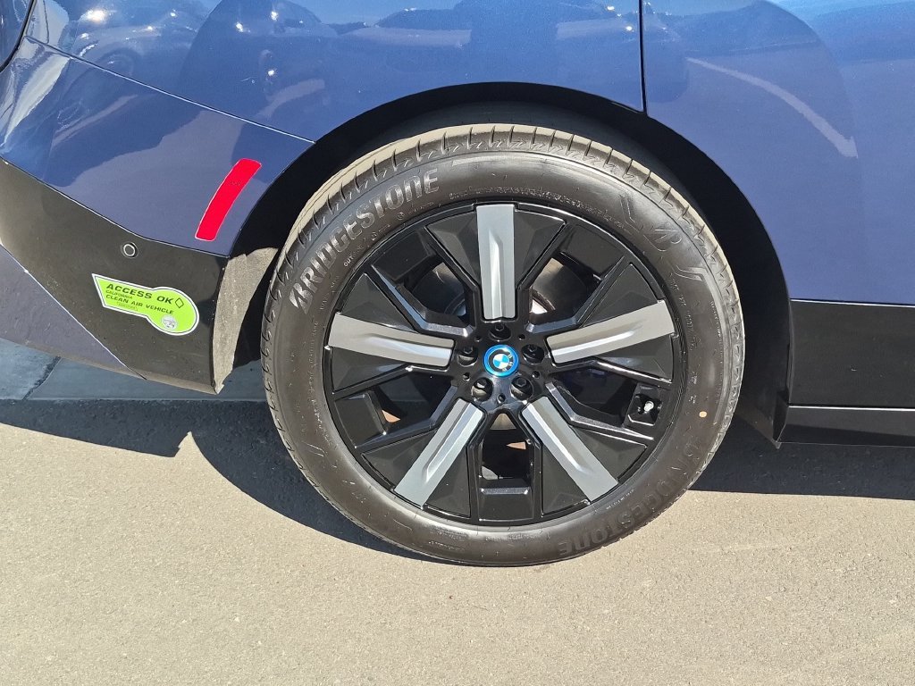 Used 2024 Blue BMW xDrive50 image 25
