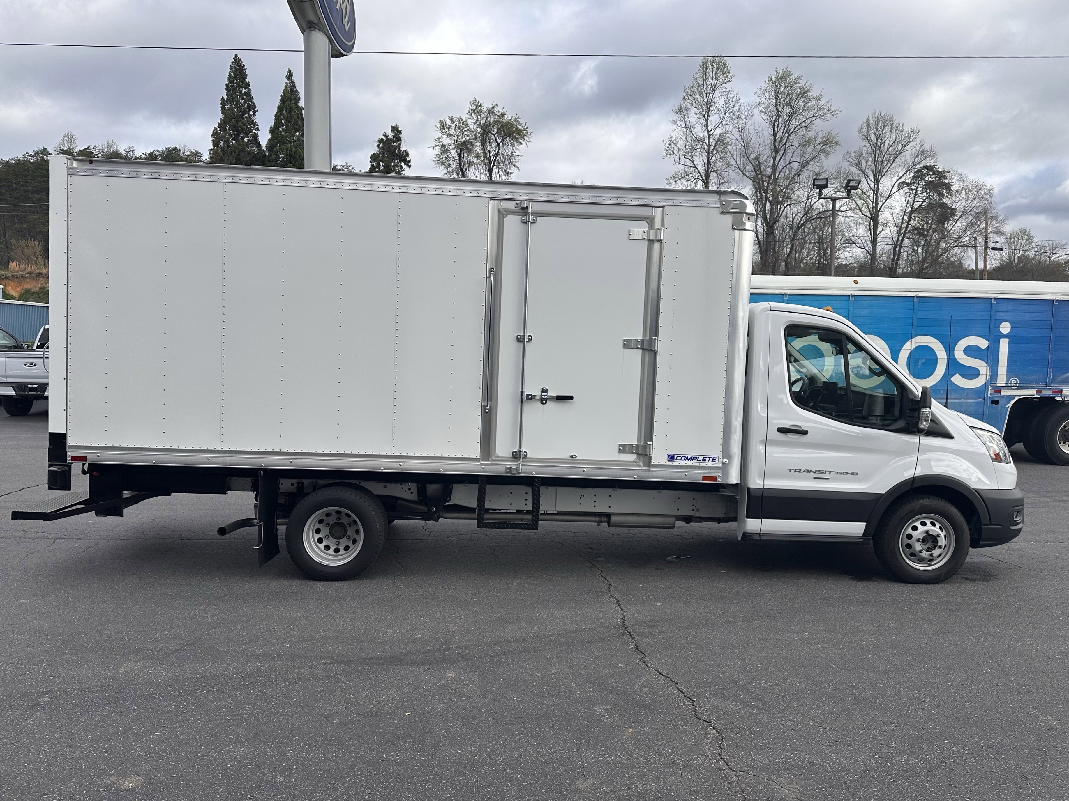 Used 2024 Oxford White Clearcoat Ford 16FT  Box Van image 5