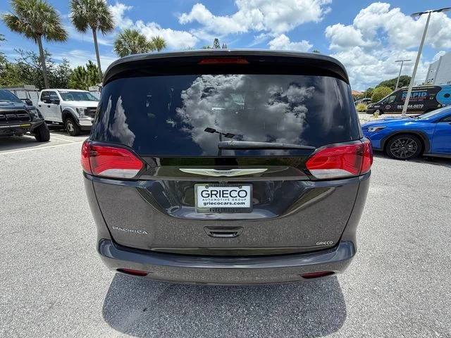 2017 Chrysler Pacifica Touring - Photo 11