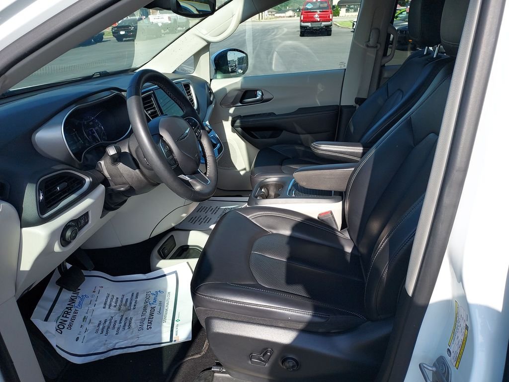 Used 2023 White Chrysler Touring L image 9
