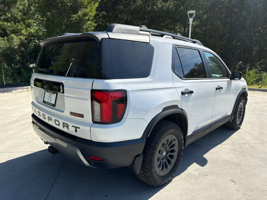 Certified Used 2026 Platinum White Pearl Honda TrailSport image 9