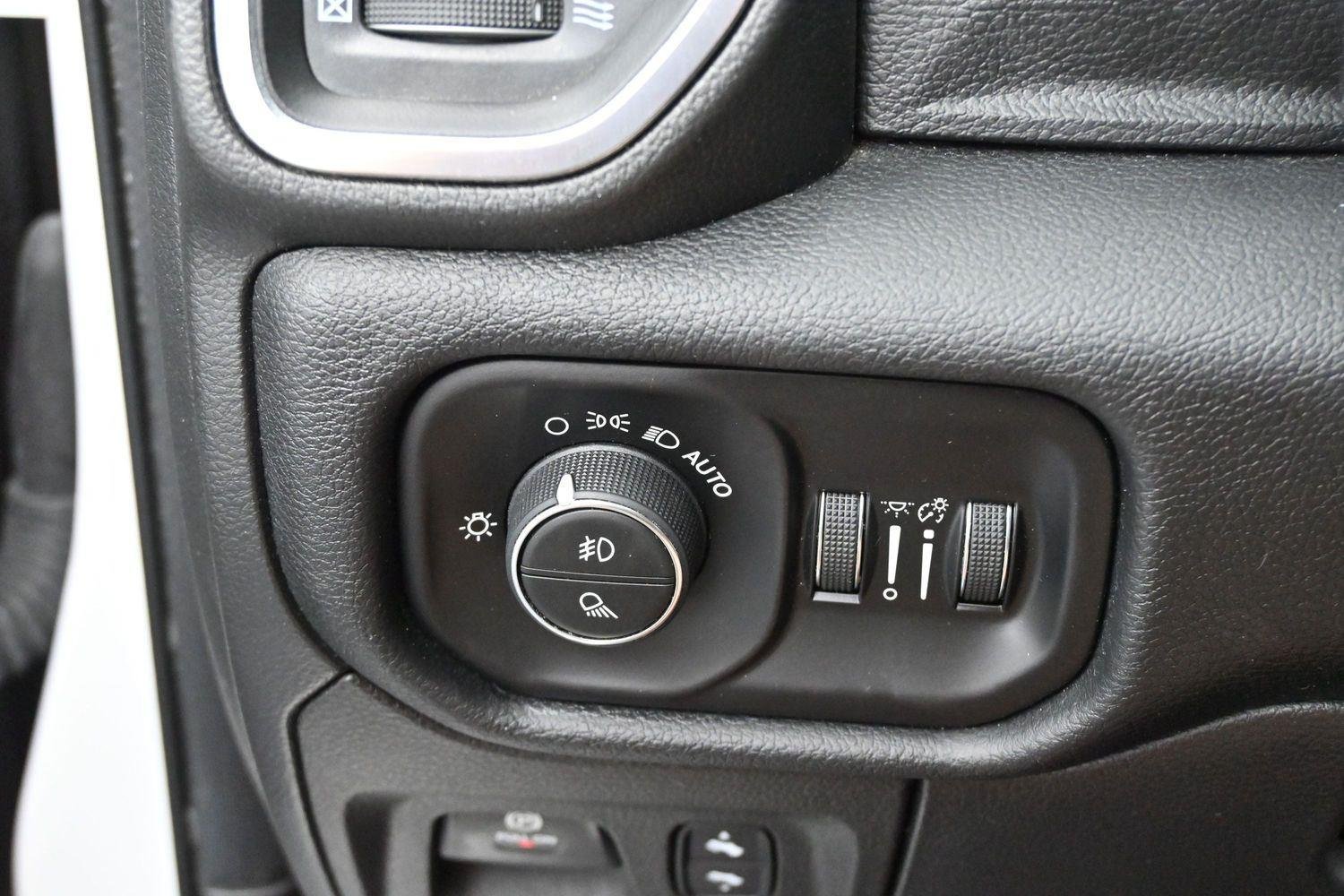 Used 2022 White Ram Laramie image 28