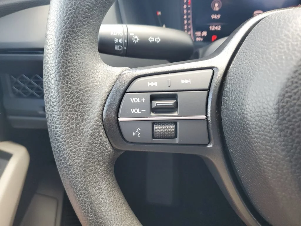 Used 2023  Honda LX image 19