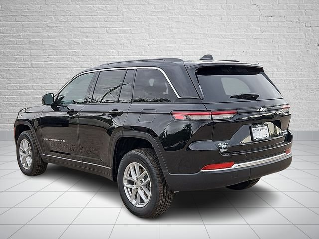 New 2026 Diamond Black Crystal Pearlcoat Jeep Laredo image 3