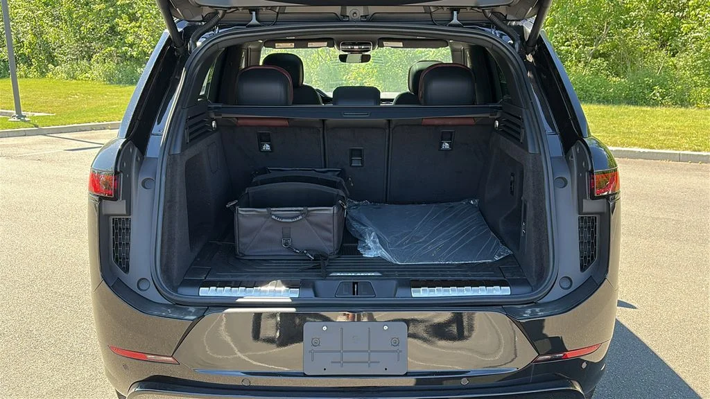 New 2026 Santorini Black LAND ROVER Dynamic SE image 24