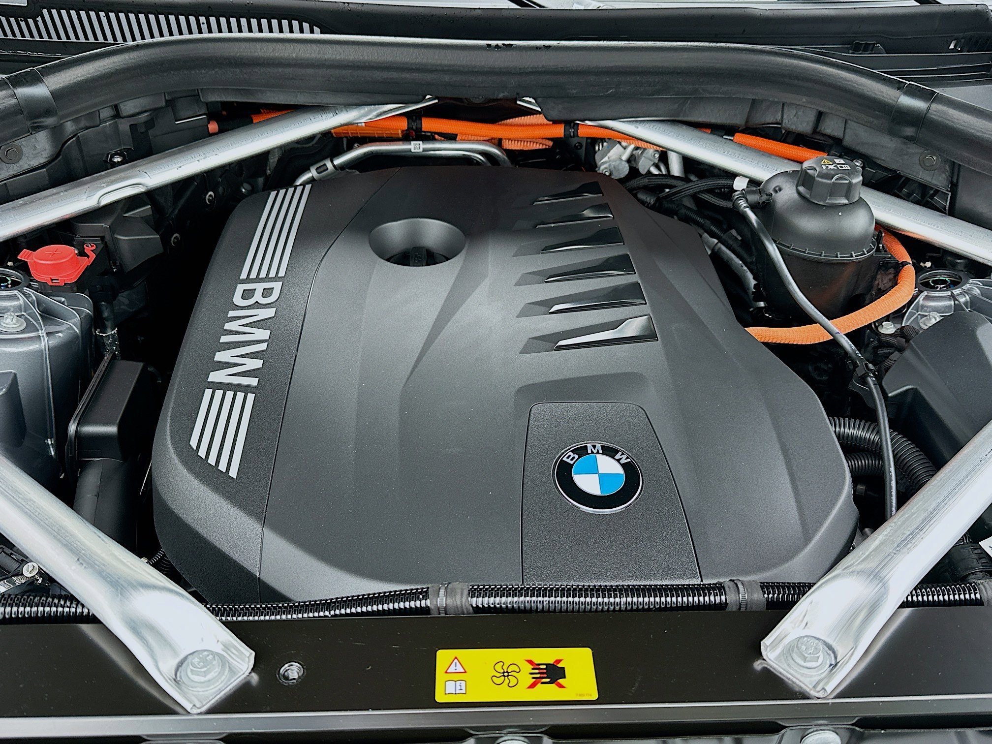 New 2026 Skyscraper Grey Metallic BMW xDrive50e image 25