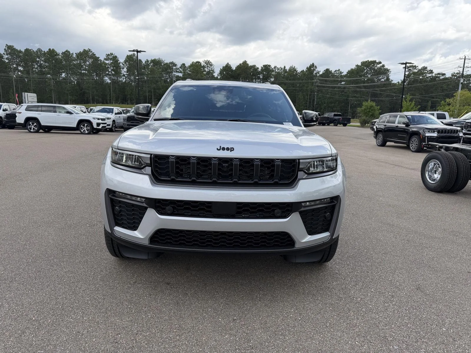 New 2026 Silver Zynith Exterior Paint Jeep 85th Anniversary Edition image 2
