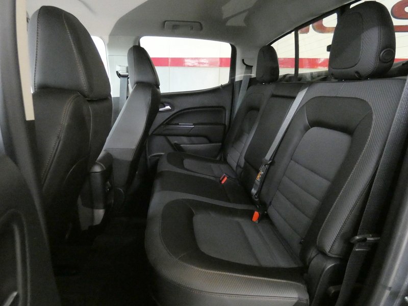Used 2022 GRAY GMC 4WD Crew Cab 128" AT4 w/Cloth image 17
