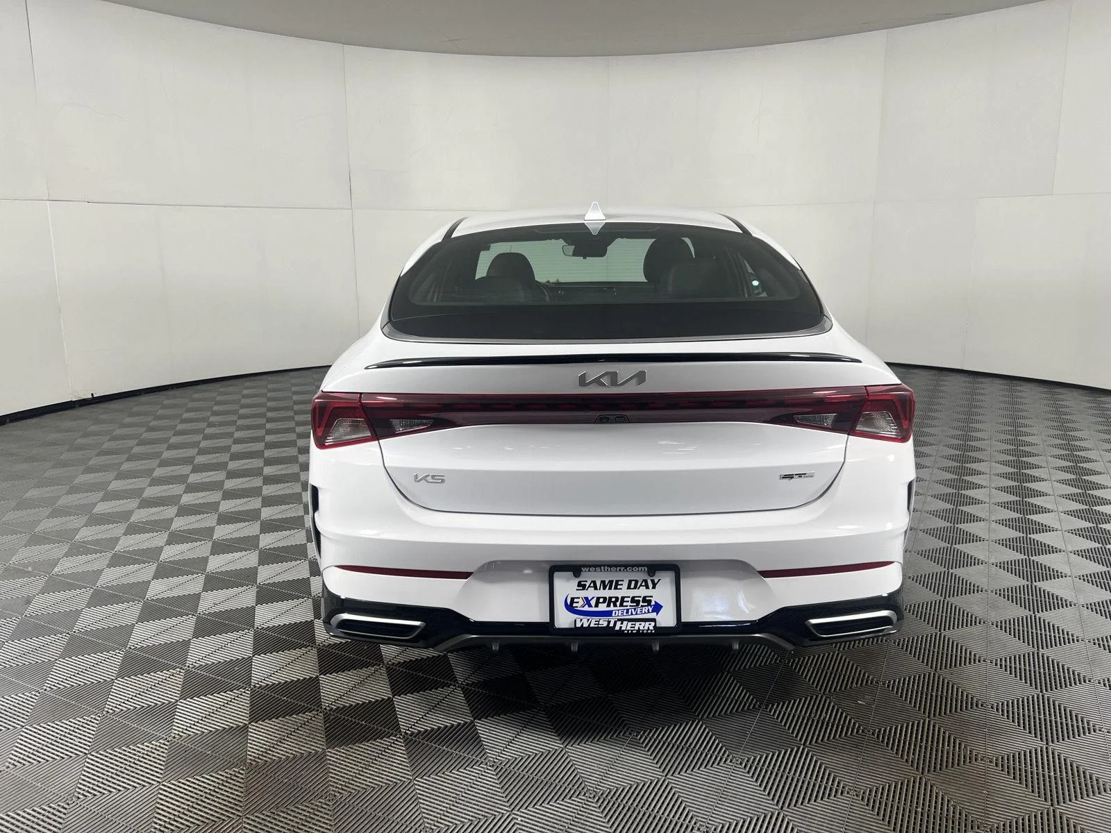 Used 2024 Glacial White Pearl Kia GT-Line image 26