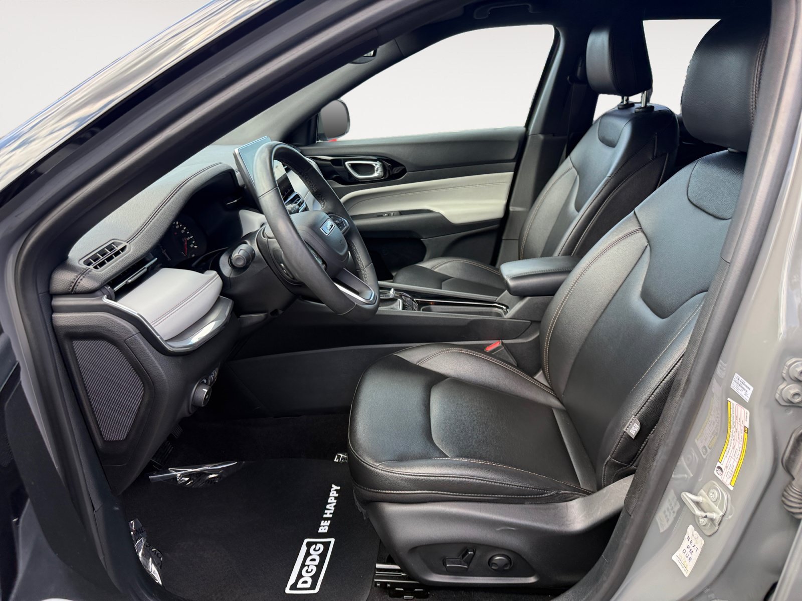 Used 2024 Gray Clearcoat Jeep Limited image 10