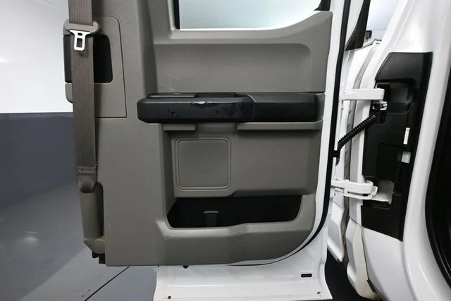 Used 2016 White Ford XL image 29