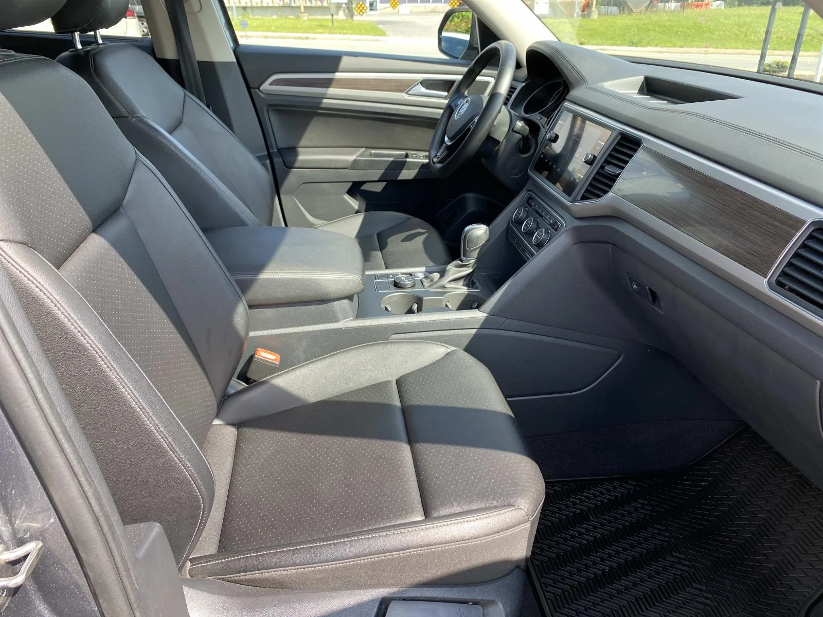 Used 2019 Platinum Gray Metallic Volkswagen 3.6L V6 SE w/Technology 4MOTION image 20