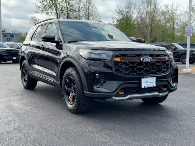 New 2026 Agate Black Metallic Ford Tremor image 2