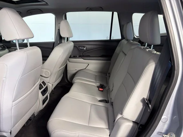 Used 2018 Silver Honda EX-L image 26