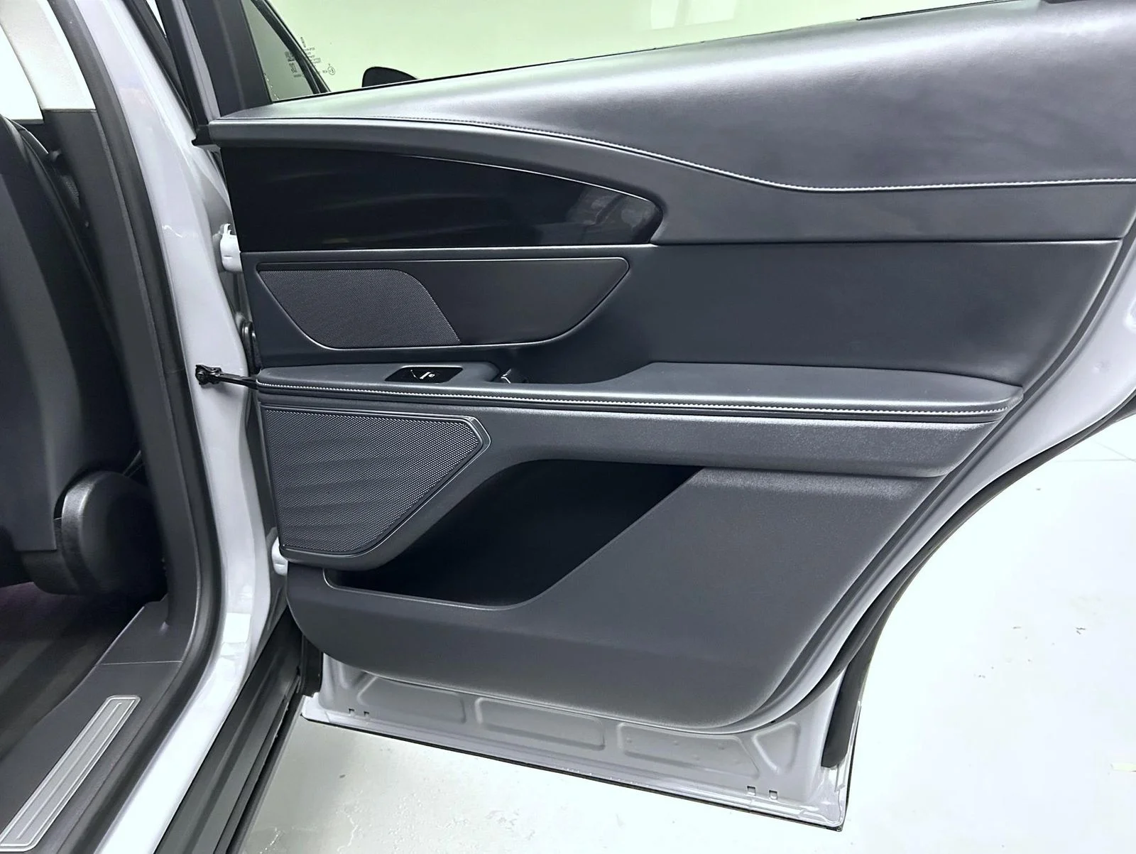 Used 2026 Gray Lincoln Premiere image 17
