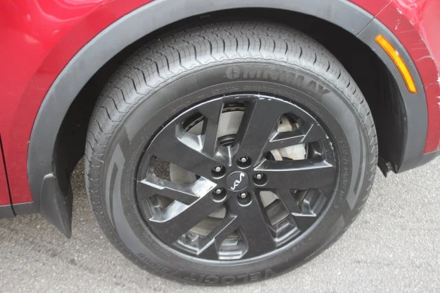 Used 2022 Red Kia S image 37