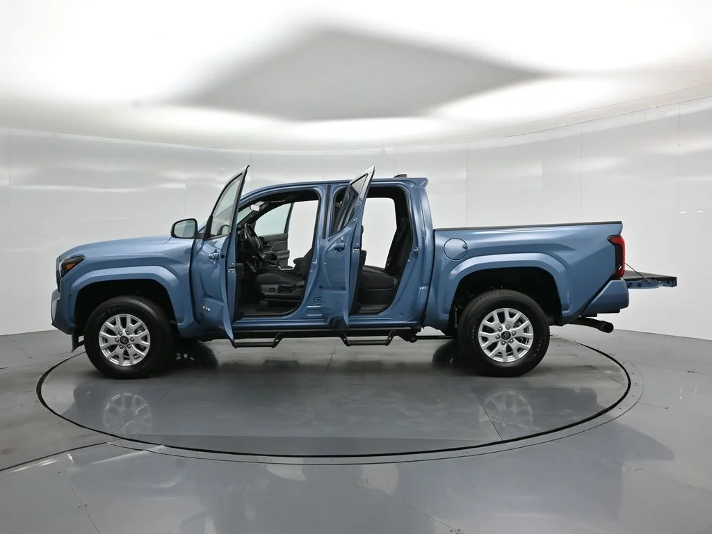 Used 2026 Blue Toyota SR5 image 31