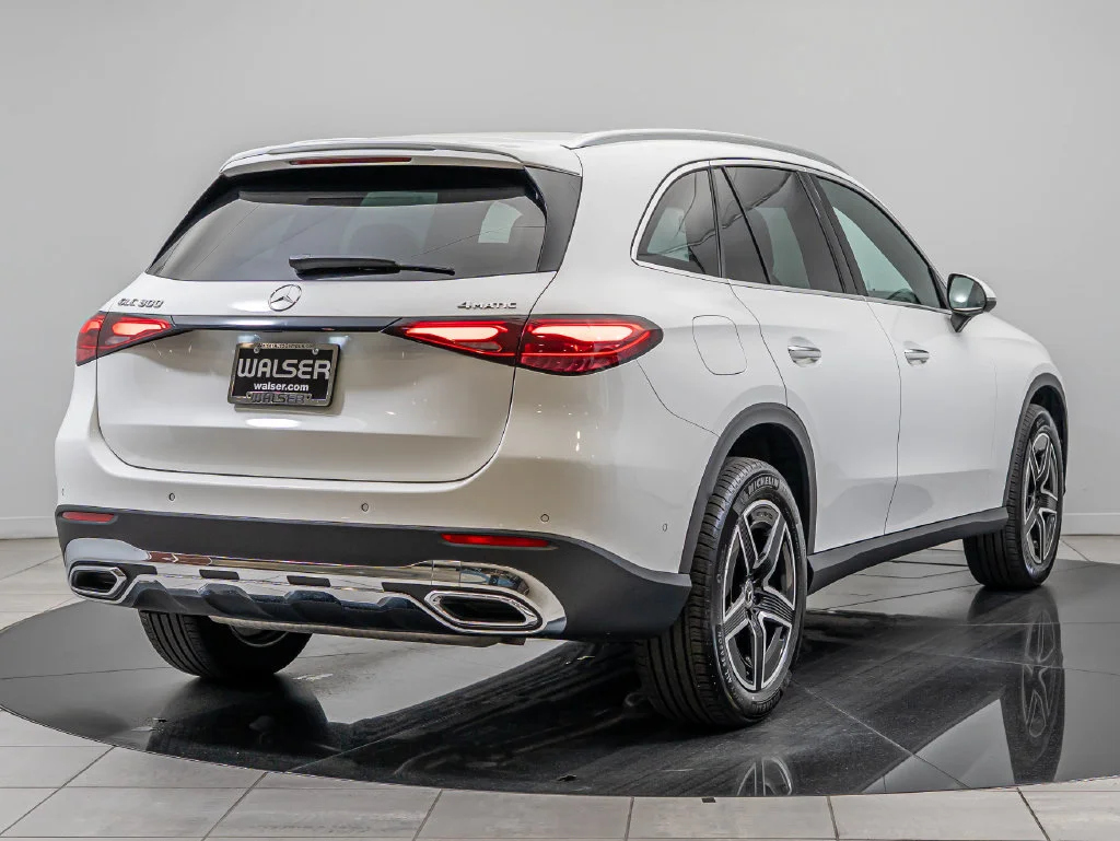 Certified Used 2026 Polar White Mercedes-Benz GLC 300 image 10