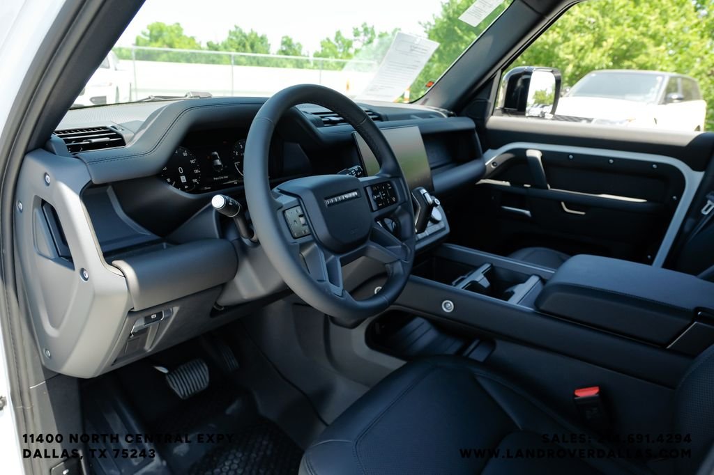 New 2026 Fuji White Land Rover X-Dynamic SE image 2