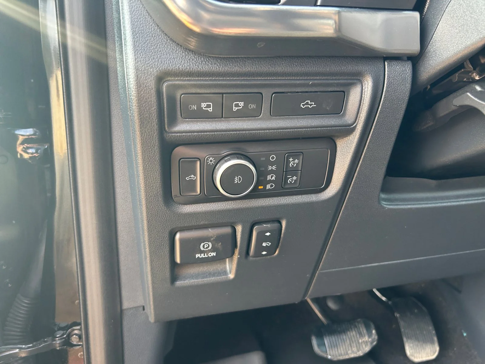 Used 2021 BLACK Ford LARIAT SuperCrew image 16
