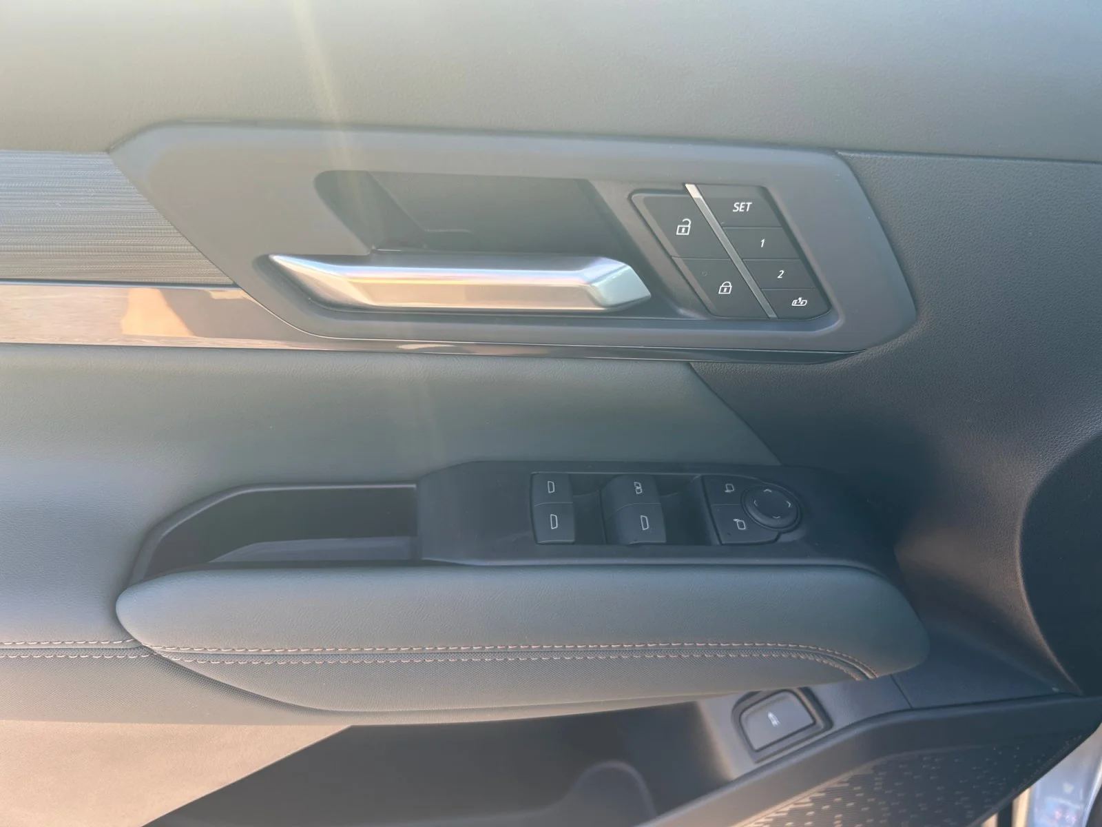 New 2027 Sterling Metallic GMC AWD AT4 image 17