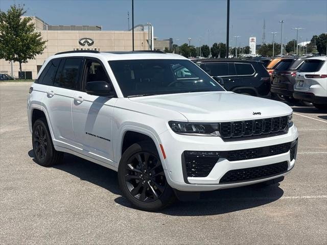 New 2026 Bright White Clear-Coat Exterior Paint Jeep Limited Reserve image 2