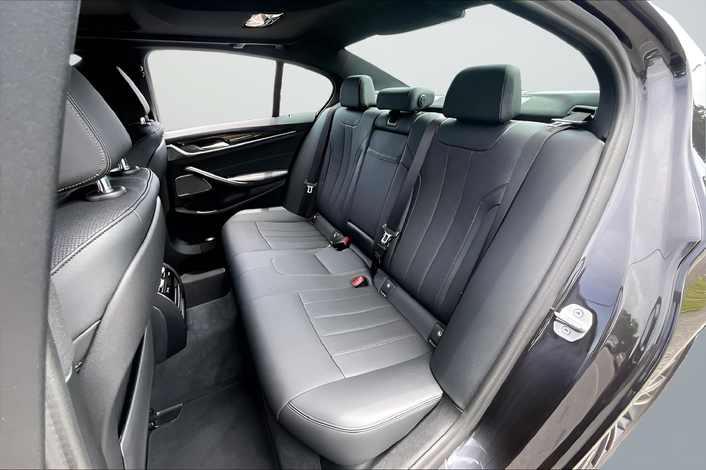 Used 2023 Gray BMW 540i image 18