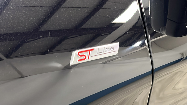 Used 2025 Agate Black Metallic Ford ST-Line image 47