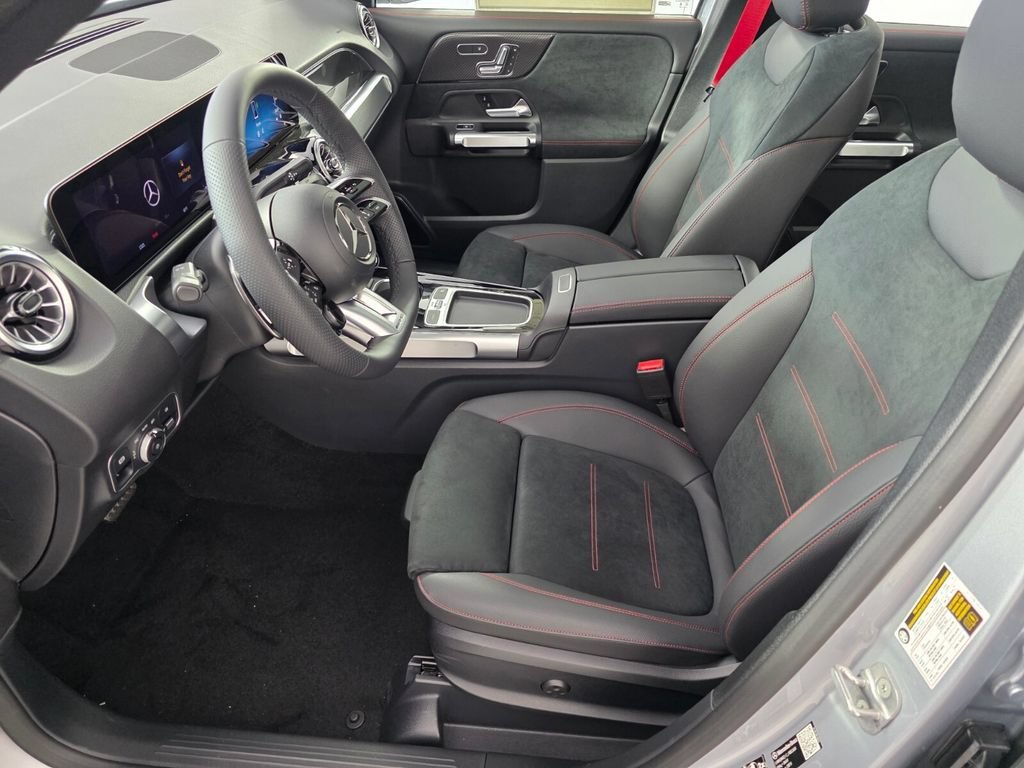 2026 Mercedes-Benz GLB AMG GLB 35 - Photo 25
