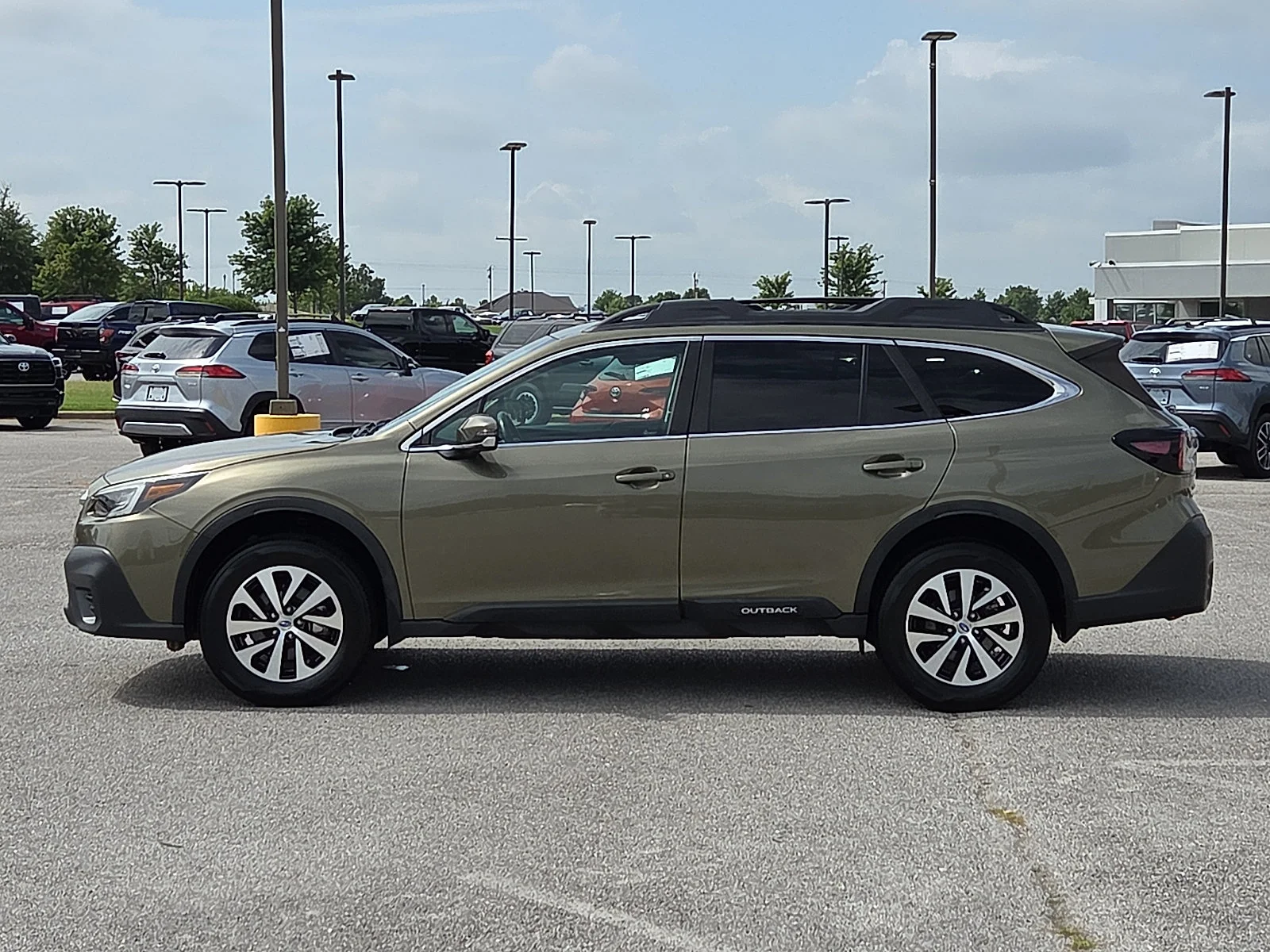 Used 2020 Autumn Green Metallic Subaru Premium image 3