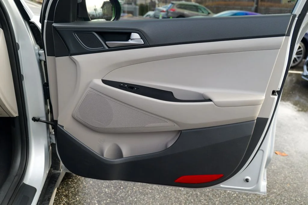 Used 2018 Molten Silver Hyundai SEL image 31