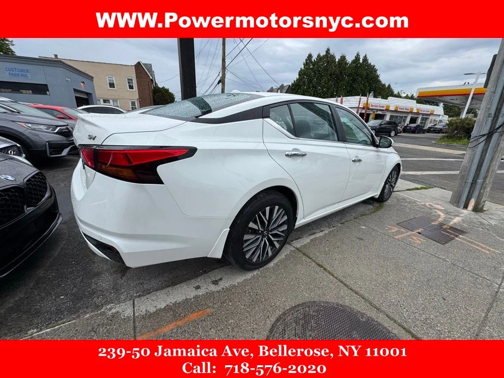 Used 2024 White Nissan 2.5 SV image 5