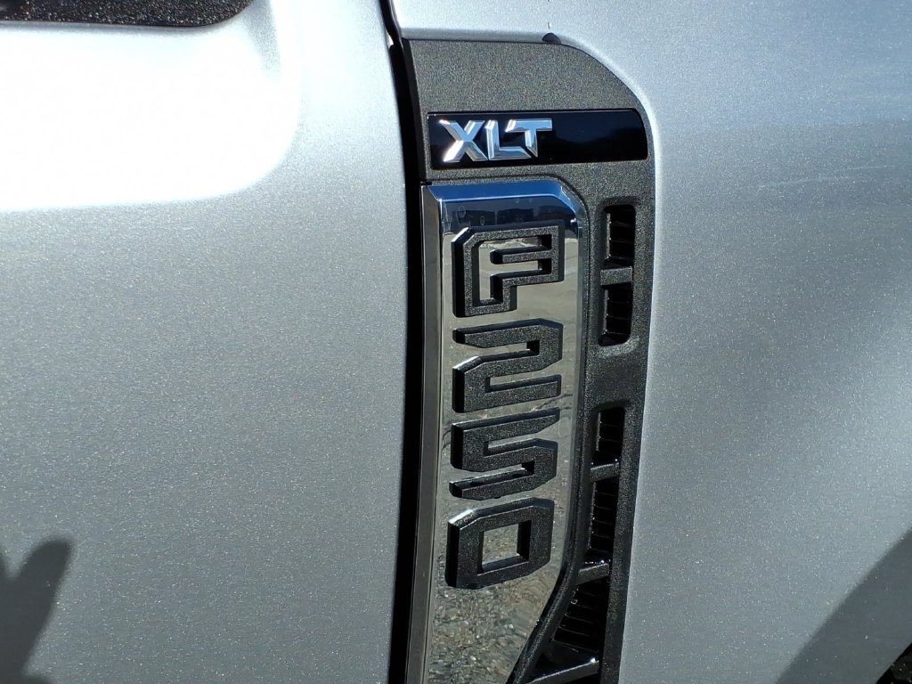 New 2027 Iconic Silver Metallic Ford F-250® XLT image 12