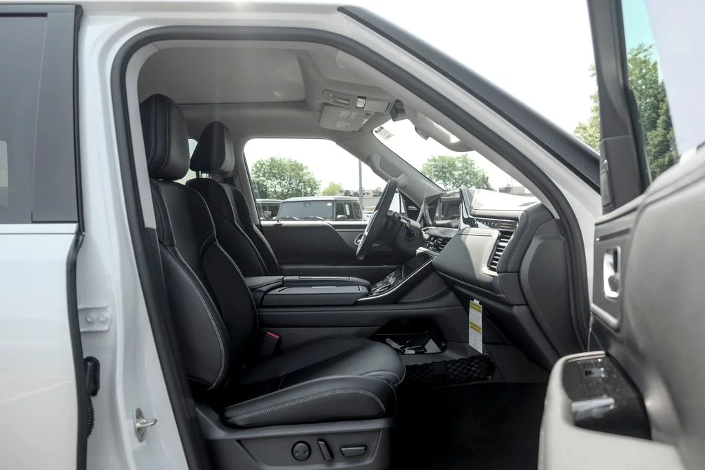 New 2027 RADIANT WHITE INFINITI Pure 4WD image 23