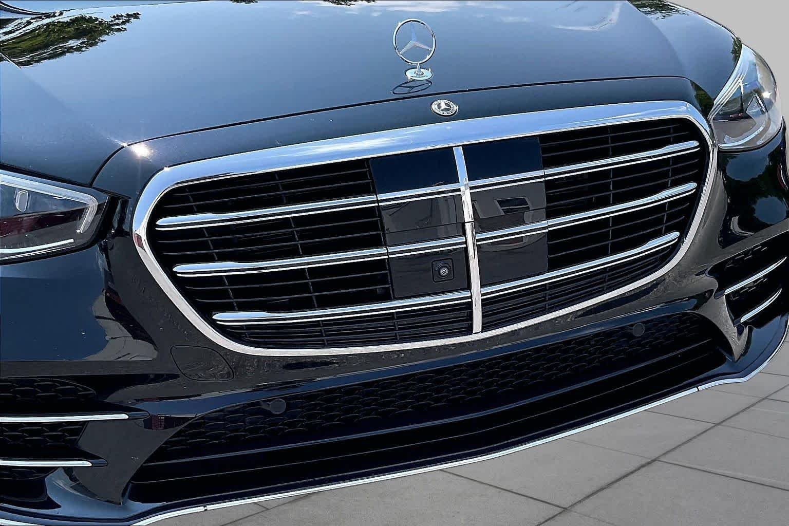 Used 2025 Obsidian Black Metallic Mercedes-Benz S 580 image 31