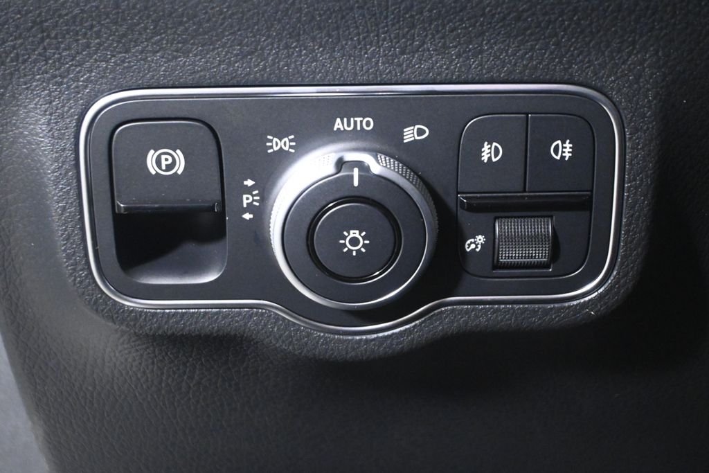 New 2026 Polar White Mercedes-Benz GLA 250 image 25