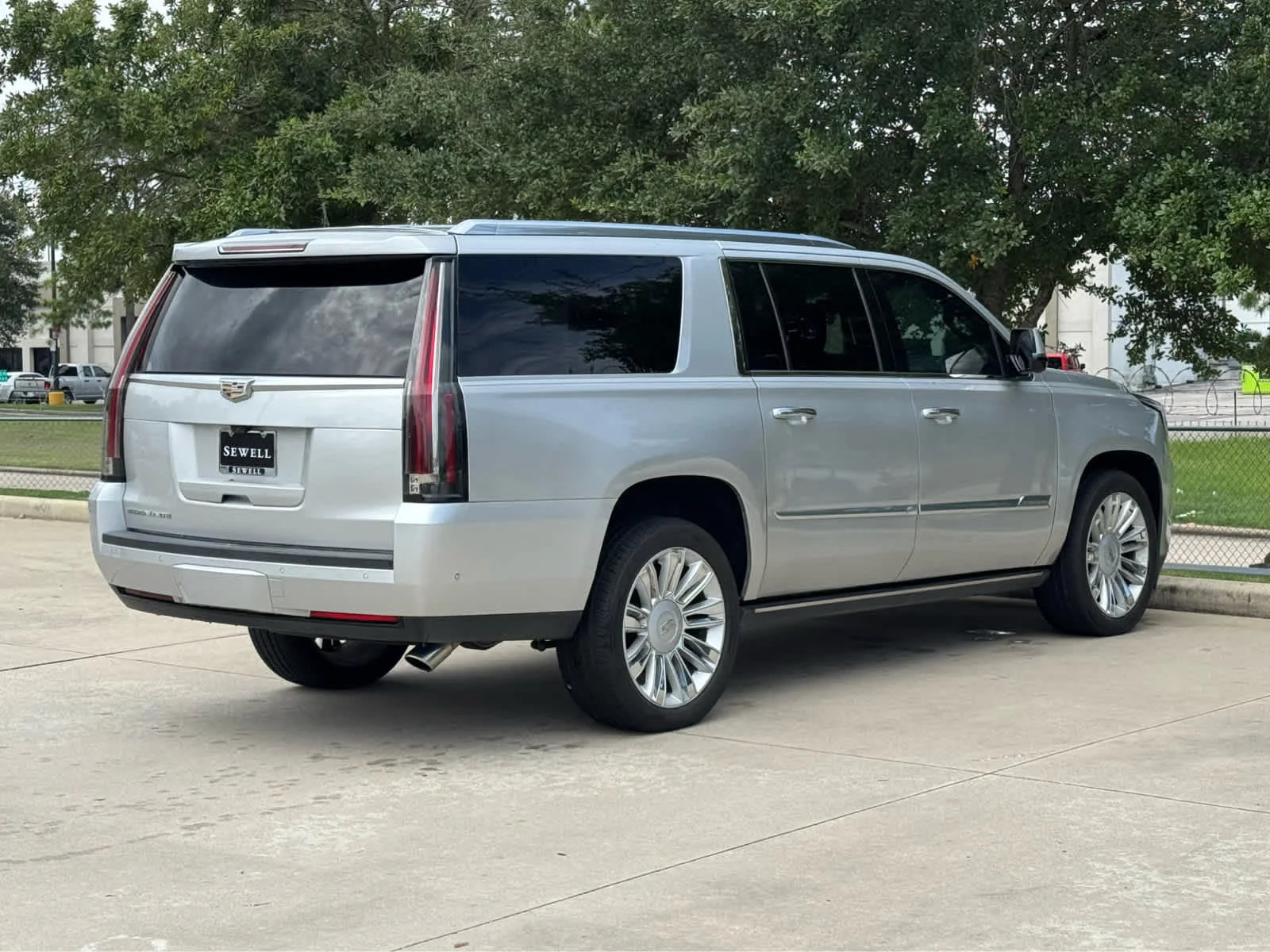 Used 2019 Radiant Silver Metallic Cadillac Platinum image 5