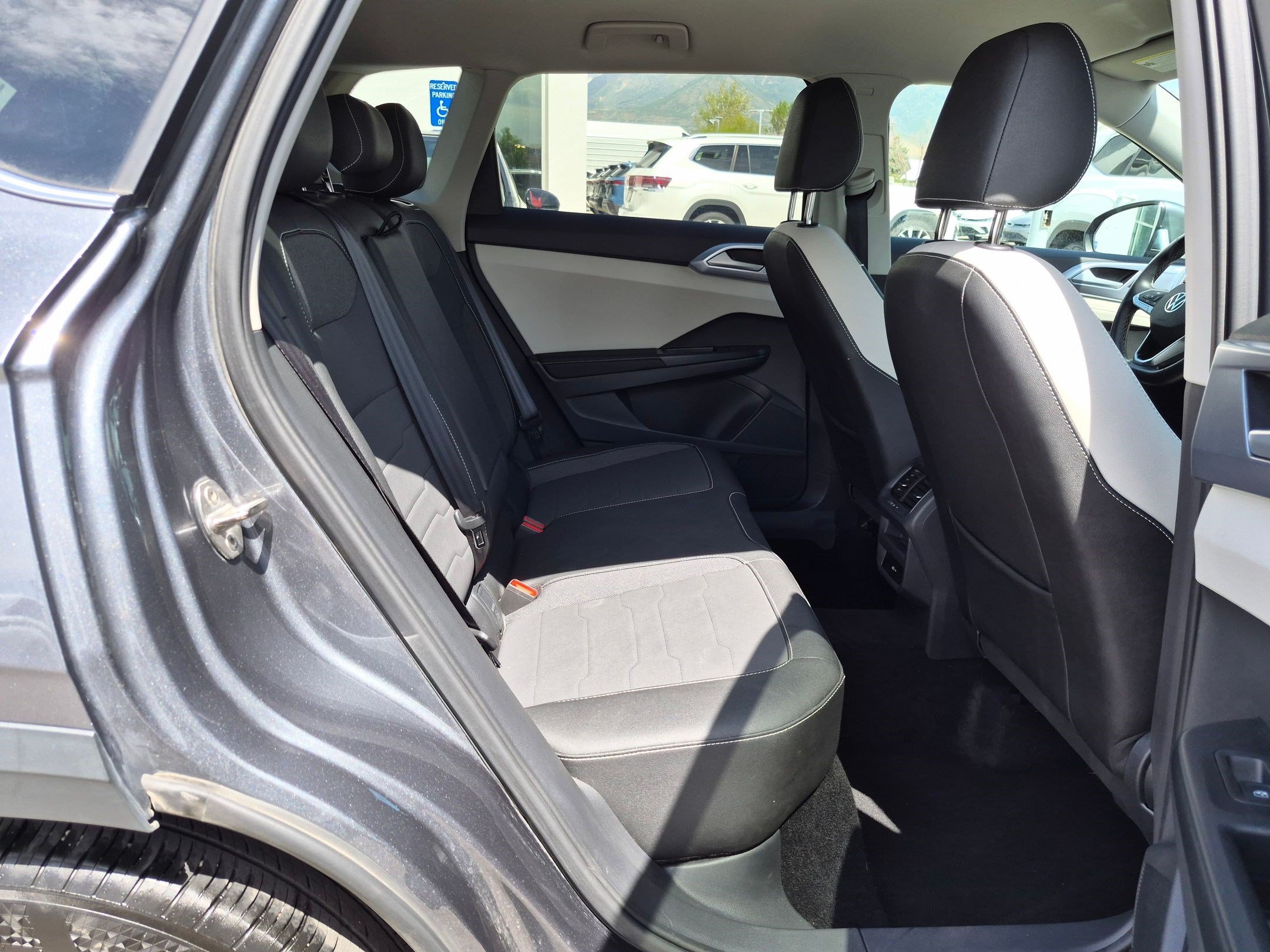 Certified Used 2025 Platinum Gray Metallic Volkswagen SE image 30