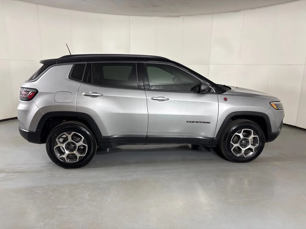 Used 2022 Silver Jeep Trailhawk image 9