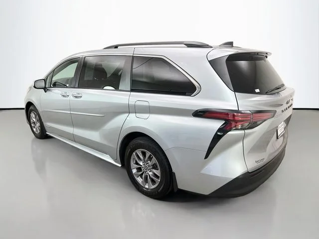 Used 2021 Silver Toyota XLE image 5