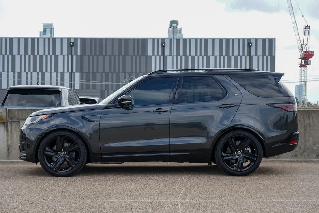 Used 2025 Black Land Rover Dynamic SE image 6